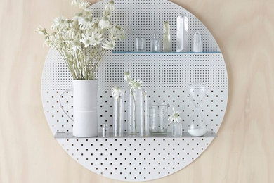 White round mesh shelves