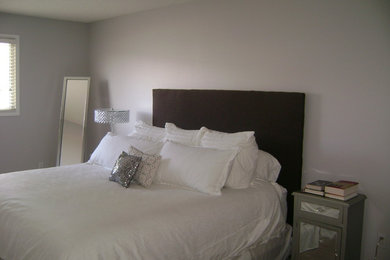 Inspiration for a contemporary bedroom remodel in Toronto