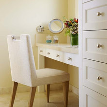 MAKEUP STATION