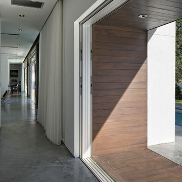 Lake House Residence