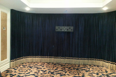 Example of a classic home theater design in Montreal