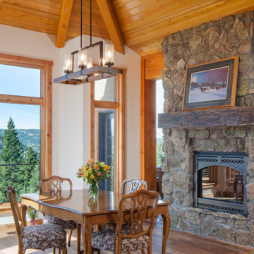 Sitting Bear Ranch dining room