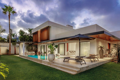 Exemple d'une façade de maison tendance.