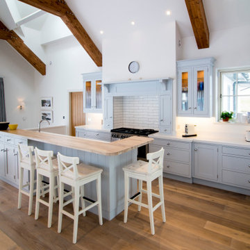 CONTEMPORARY COUNTRY KITCHEN