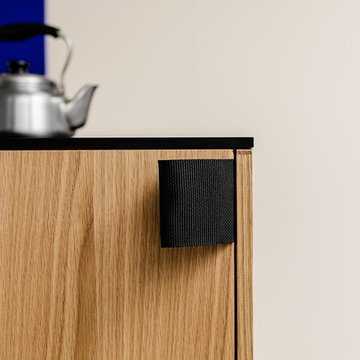 oak,black, seatbelt handle