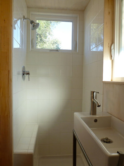 Современный Ванная комната by Sol Haus Design