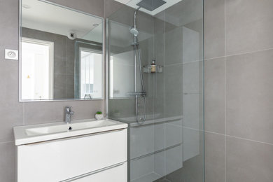 Réalisation d'une salle de bain design.