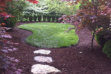Photo of a traditional landscaping in Louisville.