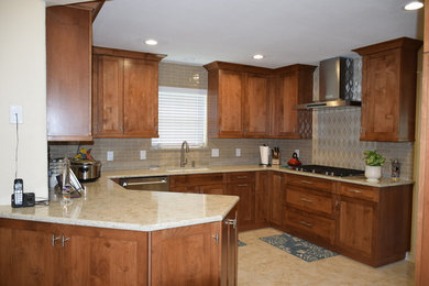 Example of a transitional kitchen design in Dallas