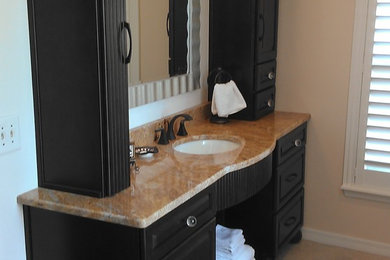Inspiration for a contemporary bathroom remodel in Orlando