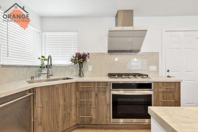 Example of a kitchen design in Orange County