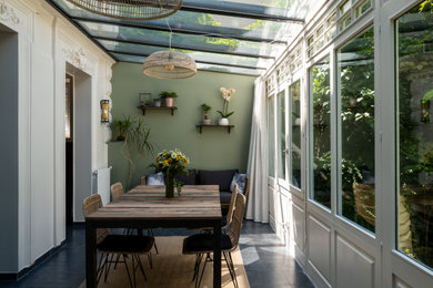 Inspiration for a mid-sized country sunroom remodel in Paris