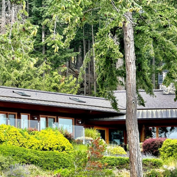 Bowen Island : "Homage to Aker" (Guardian of Entrances)