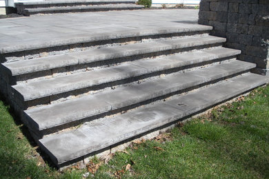 Inspiration for a mid-sized timeless backyard concrete patio remodel in Philadelphia
