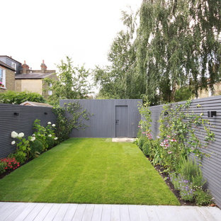 Idée de décoration pour un jardin arrière nordique.