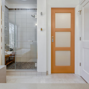 75+ Bäder mit beigen Schränken und Quarzwerkstein-Waschtisch Ideen