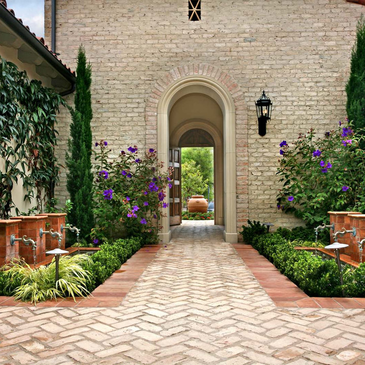 75 Beautiful Mediterranean Courtyard Garden Ideas & Designs - July 2024 ...