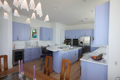 Inspiration for a modern kitchen remodel in Orlando