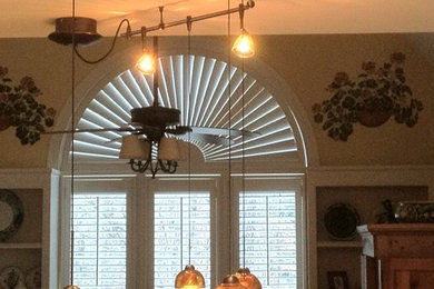 Kitchen - traditional kitchen idea in Atlanta