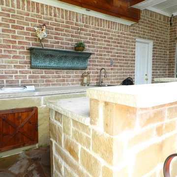 Outdoor Kitchen and Bar