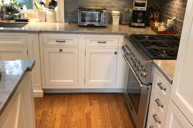 Inspiration for a kitchen remodel in Newark