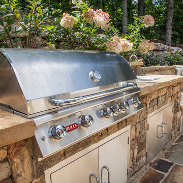 Outdoor Kitchens & Grills