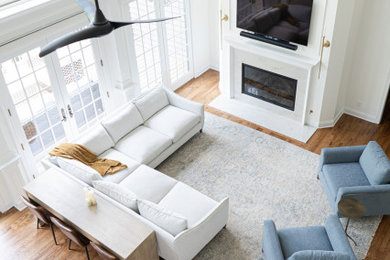 Living room photo in Chicago