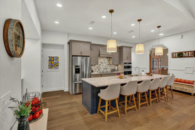 Kitchen - traditional kitchen idea in Jacksonville