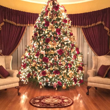 VICTORIAN HOME CUSTOM DESIGNED HOLIDAY DECOR