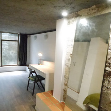 Transformació d'una antiga xarcuteria en vivenda per a lloguer per habitacions