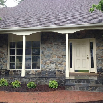 Front stoop and bring walkway