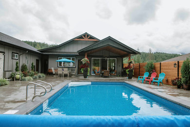 Inspiration for a modern pool remodel in Other