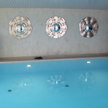 Hallenbad mit Beton- Polyester- Überlaufbecken 11,00 x 5,00 x 1,60 m in weiß