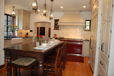 Example of a classic kitchen design in Philadelphia