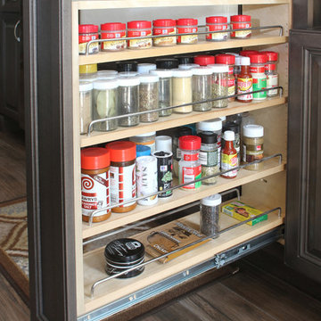 Oak Hollow Transitional Kitchen