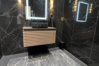 Inspiration for a modern bathroom remodel in Houston