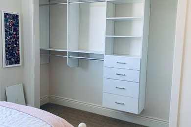 Example of a transitional closet design in San Francisco