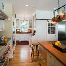 Gliding barn doors