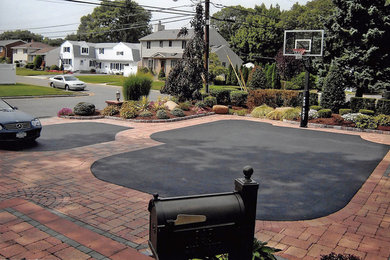 Photo of a traditional landscaping in New York.