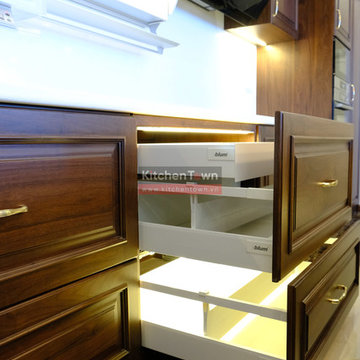 Tủ bếp Gỗ Óc chó phong cách Tân cổ điển (Walnut kitchen cabinets - Indochina)