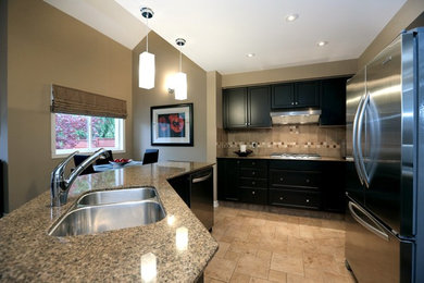 Kitchen - modern kitchen idea in Toronto
