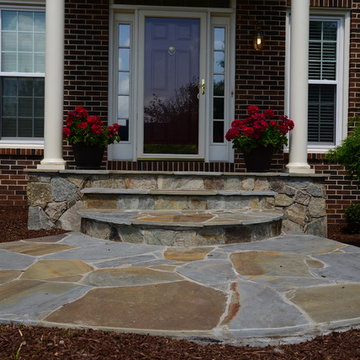 Variegated full color irregular flagstone walkway