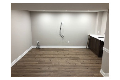 Example of a transitional basement design in Toronto