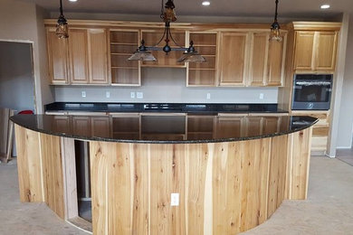 Example of a classic kitchen design in Seattle