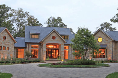 Example of a transitional home design design in St Louis