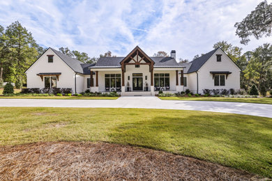 Cottage exterior home idea in Atlanta