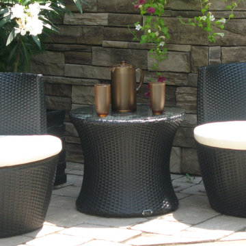 Vase Patio Set