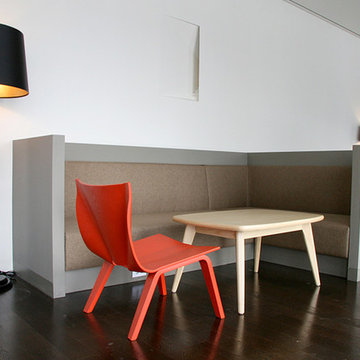 V Lounge Chair