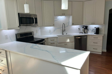 Example of a kitchen design in Raleigh