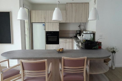 Photo of a mid-sized transitional u-shaped open plan kitchen in Paris with a single-bowl sink, beaded inset cabinets, light wood cabinets, laminate benchtops, white splashback, timber splashback, white appliances, linoleum floors, no island and grey benchtop.